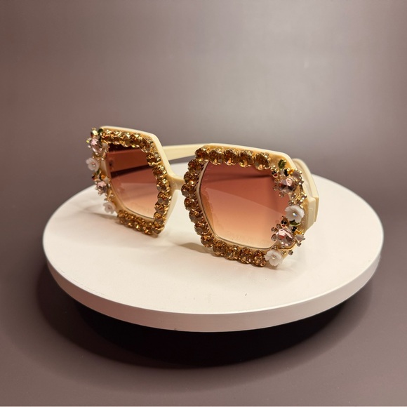 ✨ Luxury Rhinestone Floral Statement Sunglasses - Picture 3 of 5